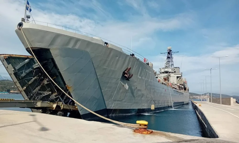Μεταφορά αγαθών πρώτης ανάγκης στα Κύθηρα από το Αρματαγωγό ΡΟΔΟΣ (Εικόνες)